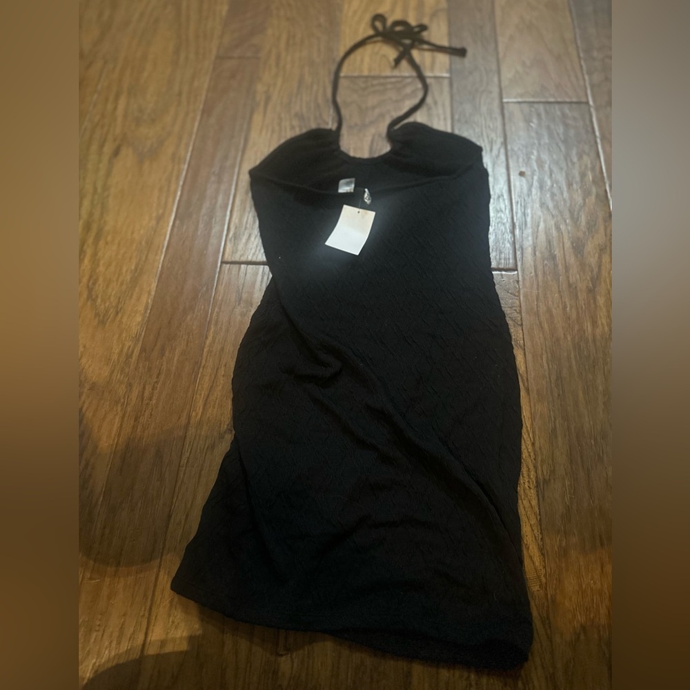 Size 2 BNWT black boutique cocktail dress. Paid $50 on dale. Yours for $28.00.!!